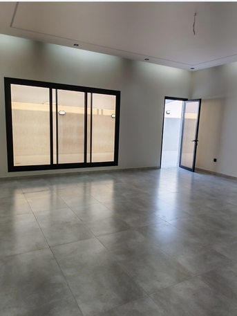 Jeddah, Real Estate For Sale, SAR 870000,  3 BR,  243 Sq. Meter,  Spacious Roof Apartment 5th Floor