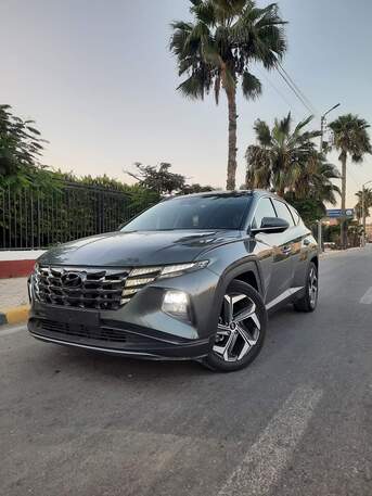 Cairo, Automotive, إيجار هيونداي توسان بالسائق واستمتع بتسف