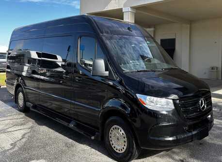 Cairo, Automotive, إيجار مرسيدس سبرنتر بخدمة "V-Class" لضمان أفضل ليم&