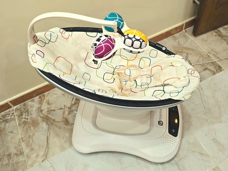 Jeddah, Baby & Kid Stuff, SAR 1000,  4moms MamaRoo Electric Baby Swing And Rocker