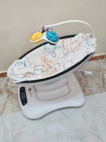 Jeddah, Baby & Kid Stuff, SAR 1000,  4moms MamaRoo Electric Baby Swing And Rocker