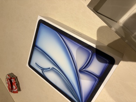 Riyadh, Computers, SAR 2500,  Almost NEW IPad AIR M3 With Cellular  128 GB