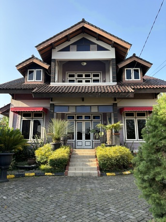 Jakarta, Villas, USD 950,  Furnished,  600 Sq. Meter,  Private 4BR Family Villa Indonesia USD 950/month