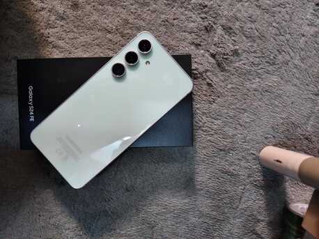 Dammam, Mobile Phones, SAR 1700,  Samsung Galaxy S24 FE AI Phone With Charger And Huawei Earbuds