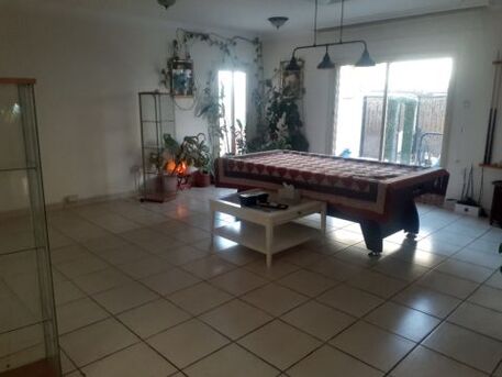 Kuwait City, Villas, KWD 1350,  A Villa With A Garden Is Available For Rent In Eqaila.