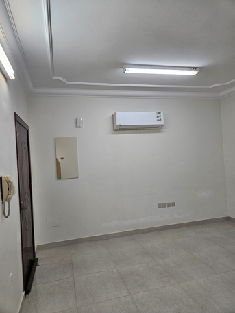 Yanbu, Apartments, Flats, Houses & Villas, SAR 30000/year,  3 BR,  Flat For Rent. First Floor, 3 Bed Rooms. 5 A/C Installed. Yanbu Indstrial City. Jabryah-6