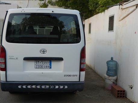 Jeddah, Vehicles, Cars & Trucks , SAR 67500,  Toyota Hi-Ace,  2015,  Manual,  378569 KM,  Like New, 15 Seats. شبه جديدة، تويوتا هايس، ١٥ راك