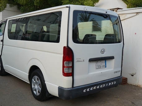 Jeddah, Vehicles, Cars & Trucks , SAR 67500,  Toyota Hi-Ace,  2015,  Manual,  378569 KM,  Like New, 15 Seats. شبه جديدة، تويوتا هايس، ١٥ راك