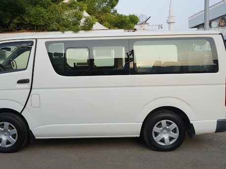 Jeddah, Vehicles, Cars & Trucks , SAR 67500,  Toyota Hi-Ace,  2015,  Manual,  378569 KM,  Like New, 15 Seats. شبه جديدة، تويوتا هايس، ١٥ راك