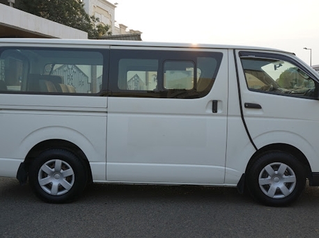 Jeddah, Vehicles, Cars & Trucks , SAR 67500,  Toyota Hi-Ace,  2015,  Manual,  378569 KM,  Like New, 15 Seats. شبه جديدة، تويوتا هايس، ١٥ راك