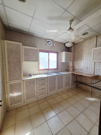 Manama, Apartments/Houses, BHD 175/month,  2 BR,  - Very Neet & Clean Semi Furnished 2 BHK Balcony Flat Without Ewa 175/BD In Manama