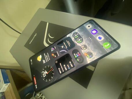 Al Badiah, Mobile Phones, SAR 2200,  Samsung Galaxy Z Flip 7 (Blue Shadow) - 256GB - Under Warrenty - 10/10 Battery Health