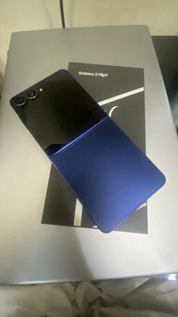 Al Badiah, Mobile Phones, SAR 2200,  Samsung Galaxy Z Flip 7 (Blue Shadow) - 256GB - Under Warrenty - 10/10 Battery Health