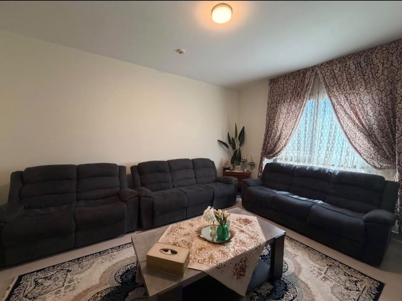 Jeddah, Household Items, SAR 2500,  3 + 3 + 2 - Fabric Recliner Set