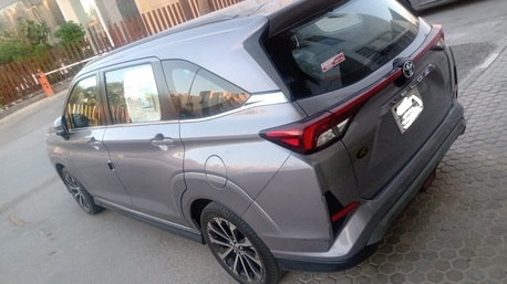 Paris, Vehicles, Cars & Trucks , Toyota Veloz,  2023,  Automatic,  1016 KM,