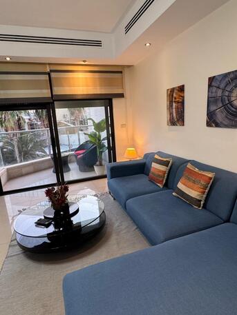 Amman, Apartments/Houses, JOD 10000/year,  Furnished,  3 BR,  Fully Furnished 3B Apart With Baconly In 4 Circle 00962777688956