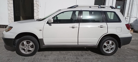 West Riffa, Vehicles, Cars & Trucks , BHD 1100,  Mitsubishi Outlander,  2004,  Automatic,  233334 KM,