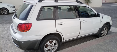 West Riffa, Vehicles, Cars & Trucks , BHD 1100,  Mitsubishi Outlander,  2004,  Automatic,  233334 KM,