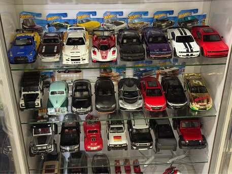 Al Aziziyah, Collectibles, SAR 123,  Metal Toy Cars Diecast Model - مجسمات سيارات