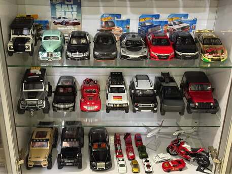 Al Aziziyah, Collectibles, SAR 123,  Metal Toy Cars Diecast Model - مجسمات سيارات