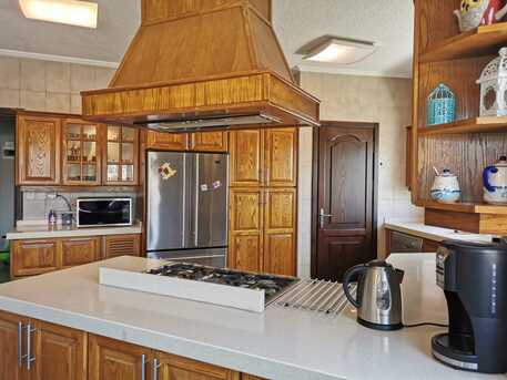 Jabal Al-Weibdeh, Apartments/Houses, JOD 1000/month,  3 BR,  245 Sq. Meter,  Beautiful Sunny Three-bedroom With Expansive Windows And Open Views