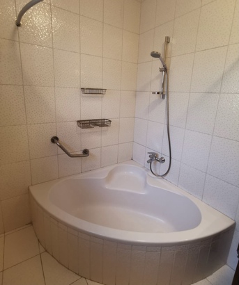 Jabal Al-Weibdeh, Apartments/Houses, JOD 1000/month,  3 BR,  245 Sq. Meter,  Beautiful Sunny Three-bedroom With Expansive Windows And Open Views