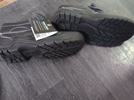 Al-Madinah, Sporting Goods, SAR 80,  Unused Safety Shoes Size: 42