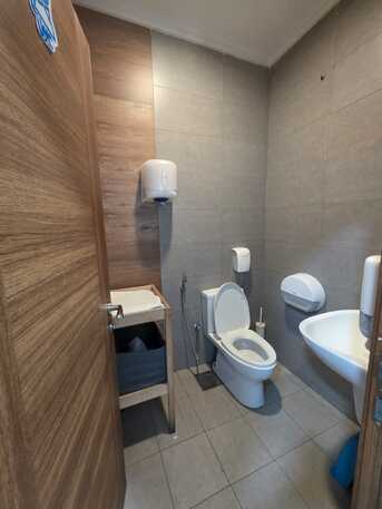 Salmiya, Apartments/Houses, KWD 1200/month,  6 BR,  For Rent: Prime Commercial Floor In Salmiya - Luxurious Finishing And Ready For Operation