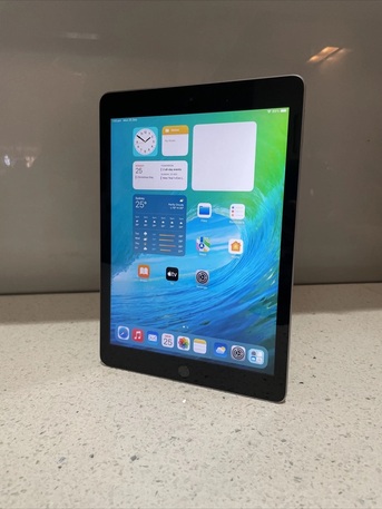 East Riffa, Mobile Phones, BHD 32,  NEGOTIABLE - 10/10 APPLE IPAD 5TH GEN &ndash; 32GB SPACE GRAY