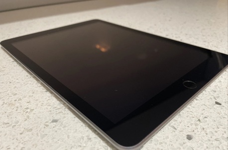 East Riffa, Mobile Phones, BHD 32,  NEGOTIABLE - 10/10 APPLE IPAD 5TH GEN &ndash; 32GB SPACE GRAY
