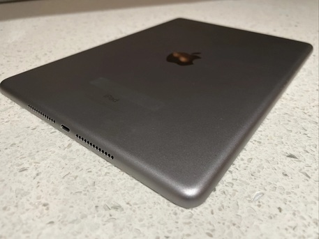 East Riffa, Mobile Phones, BHD 32,  NEGOTIABLE - 10/10 APPLE IPAD 5TH GEN &ndash; 32GB SPACE GRAY