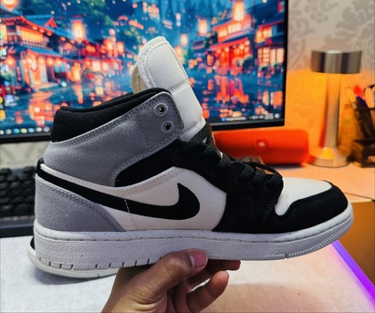 Juffair, Clothing & Accessories, BHD 25,  AIR JORDAN 1 MID SE SAIL/BLACK-STEEL GREY  Original Used But New Condition   Size US 8