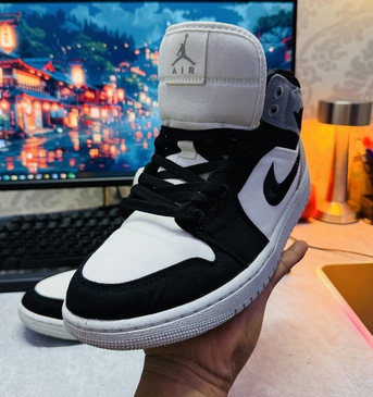 Juffair, Clothing & Accessories, BHD 25,  AIR JORDAN 1 MID SE SAIL/BLACK-STEEL GREY  Original Used But New Condition   Size US 8