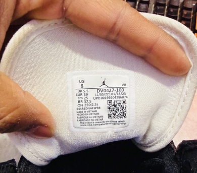 Juffair, Clothing & Accessories, BHD 25,  AIR JORDAN 1 MID SE SAIL/BLACK-STEEL GREY  Original Used But New Condition   Size US 8