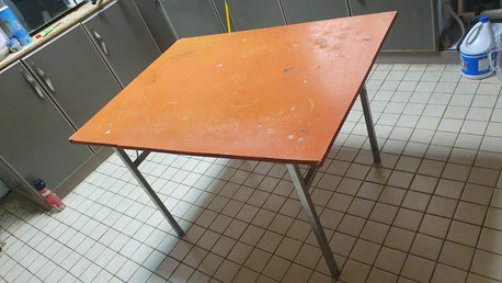 Riyadh, Furniture, SAR 80,  Kitchen / Dining Table URGENT SALE