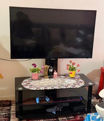 Buraidah, Electronics, SAR 270,  SAMSUNG SMART TV 46 Inches With TV Trolley Stand For Sale