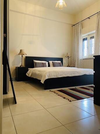 Amman, Apartments/Houses, JOD 750/month,  Furnished,  2 BR,  180 Sq. Meter,  Fully Furnished-2bedroom-Jabal Amman Btwn 3rd & 4th Circle-Electric & Water  Included