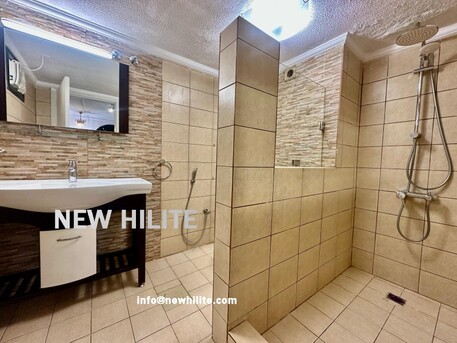 Kuwait City, Apartments/Houses, KWD 1250/month,  3 BR,  Spacious 3-Bedroom Floor With Terrace For Rent In Salwa