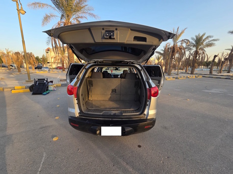 Riyadh, Vehicles, Cars & Trucks , SAR 22000,  Chevrolet Traverse,  2010,  Automatic,  375727 KM,  FOR SALE:   LT | Clean Silver, Fully Loaded & Reliable Asking Price: