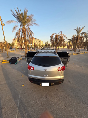 Riyadh, Vehicles, Cars & Trucks , SAR 22000,  Chevrolet Traverse,  2010,  Automatic,  375727 KM,  FOR SALE:   LT | Clean Silver, Fully Loaded & Reliable Asking Price: