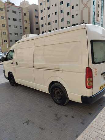 Sharjah, Vehicles, Cars & Trucks , AED 45000,  2013,  2013,  Manual,  390353 KM,  TOYOTA HIACE WITH CHILLER