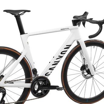 Jakarta, Bicycles, USD 3430,  2025 Canyon Aeroad CF SLX 7 Di2 C46 Road Bike (INDORACYCLES)