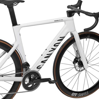 Jakarta, Bicycles, USD 3360,  2025 Canyon Aeroad CF SLX 7 AXS Road Bike (INDORACYCLES)