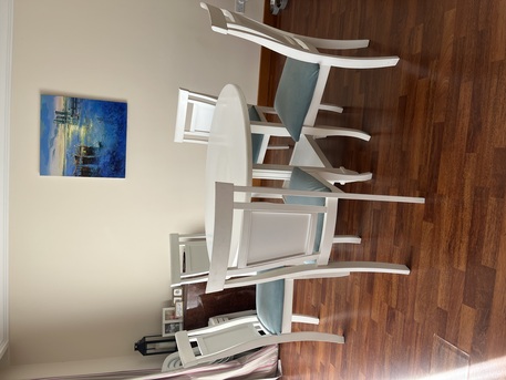 Umm Al Hassam, Furniture, BHD 50,  Round Dining Table And Chairs