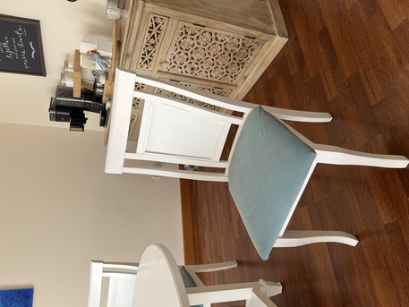 Umm Al Hassam, Furniture, BHD 50,  Round Dining Table And Chairs