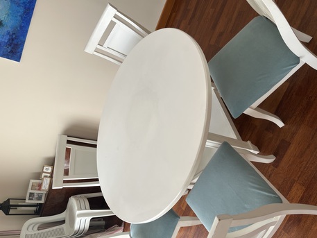 Umm Al Hassam, Furniture, BHD 50,  Round Dining Table And Chairs