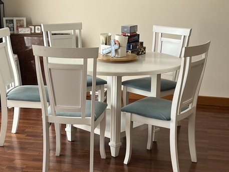 Umm Al Hassam, Furniture, BHD 50,  Round Dining Table And Chairs