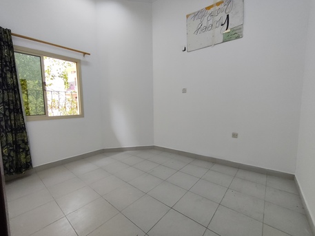 Salmaniya, Apartments/Houses, BHD 250/month,  2 BR,  Salmaniya:- Groundfloor 2Bhk Semifurnished Flat On Rent With Ewa
