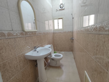 Salmaniya, Apartments/Houses, BHD 250/month,  2 BR,  Salmaniya:- Groundfloor 2Bhk Semifurnished Flat On Rent With Ewa