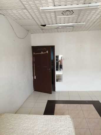 Dammam, Apartments/Houses, SAR 550/month,  1 BR,  35 Sq. Meter,  Family Room,with AC,Bed,separate Kitchen,separate CR,with Small Old Wardrobe,